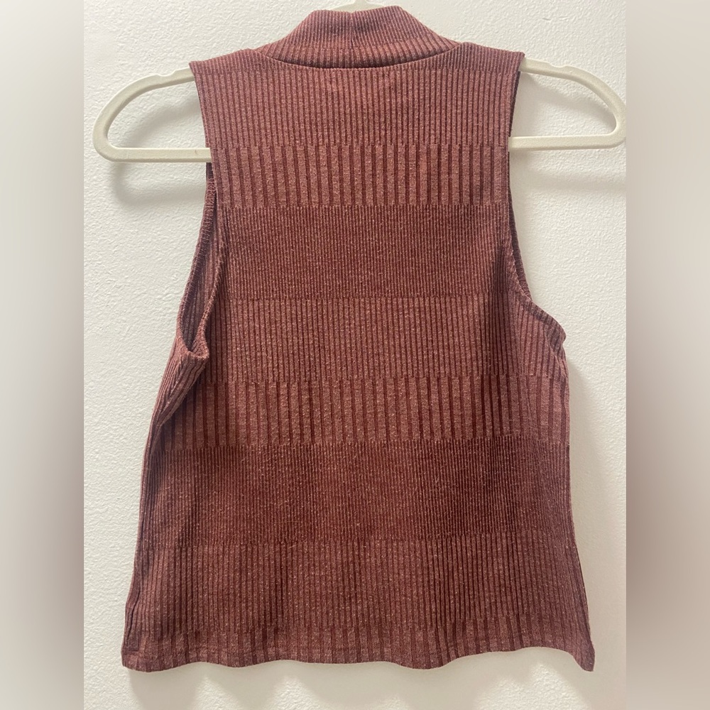 American Eagle Size L High Neck Ribbed Sleeveless Plum Top - Picture 4 of 4